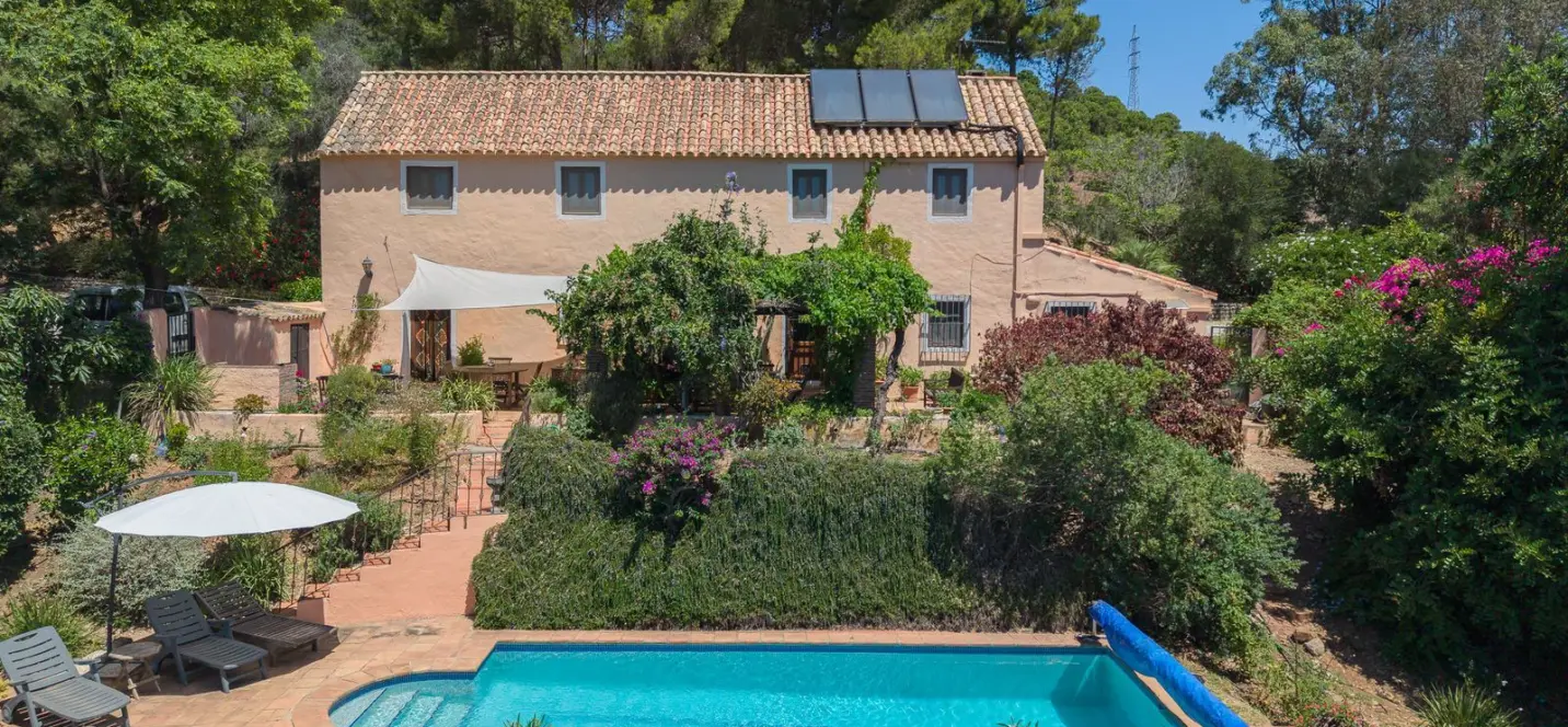 Продажа  отдельно стоящей виллы в Estepona 1