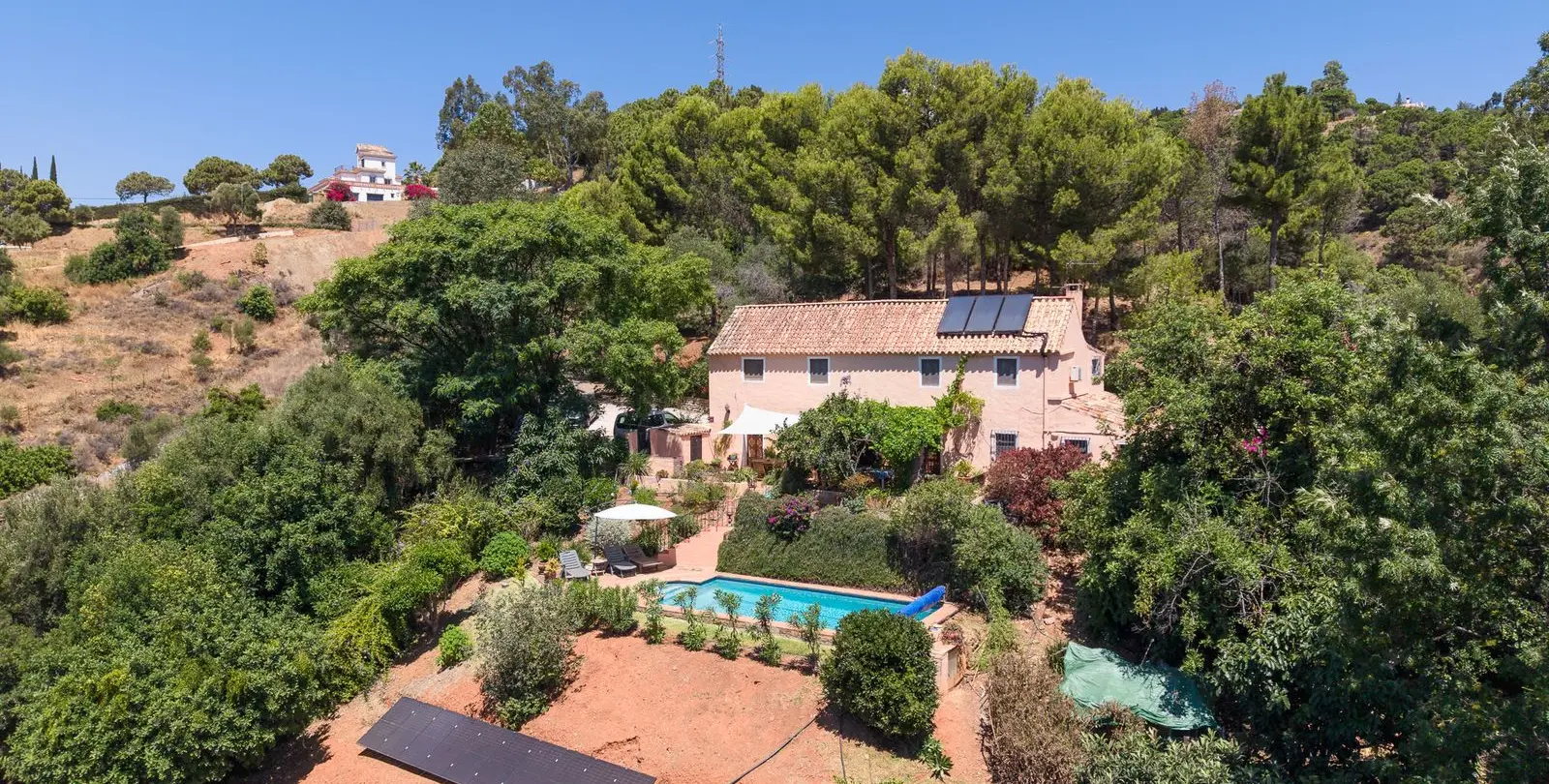 Продажа  отдельно стоящей виллы в Estepona 15