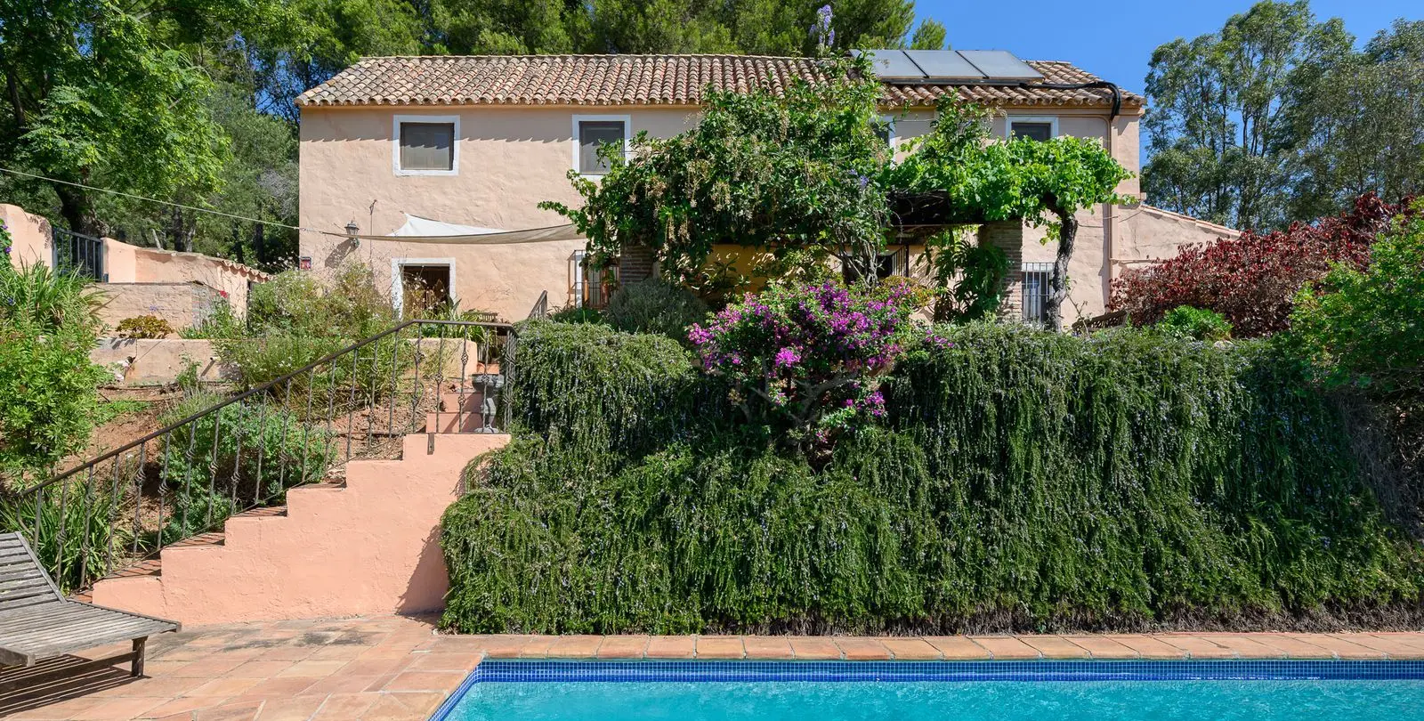 Продажа  отдельно стоящей виллы в Estepona 17