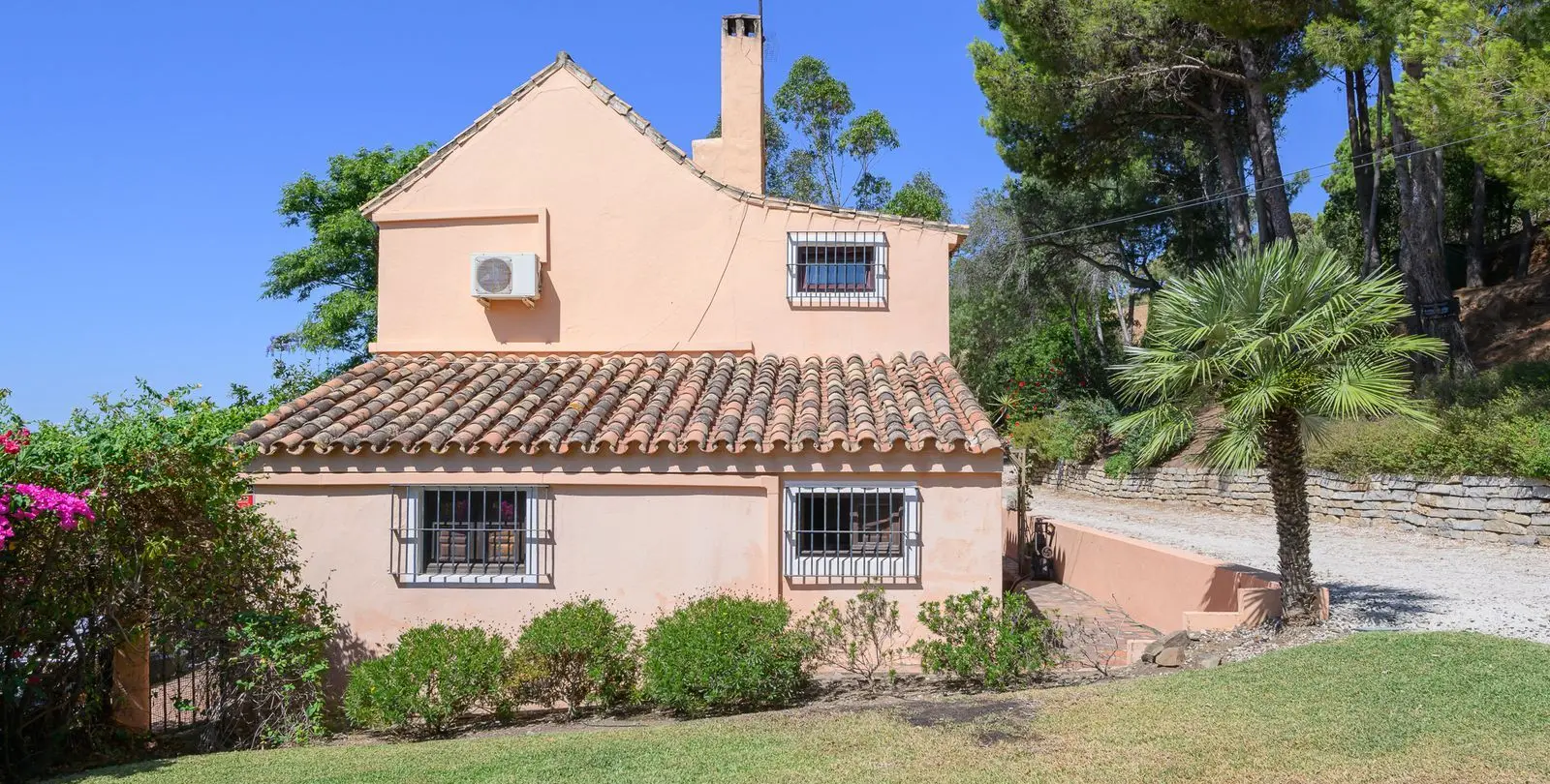 Продажа  отдельно стоящей виллы в Estepona 19