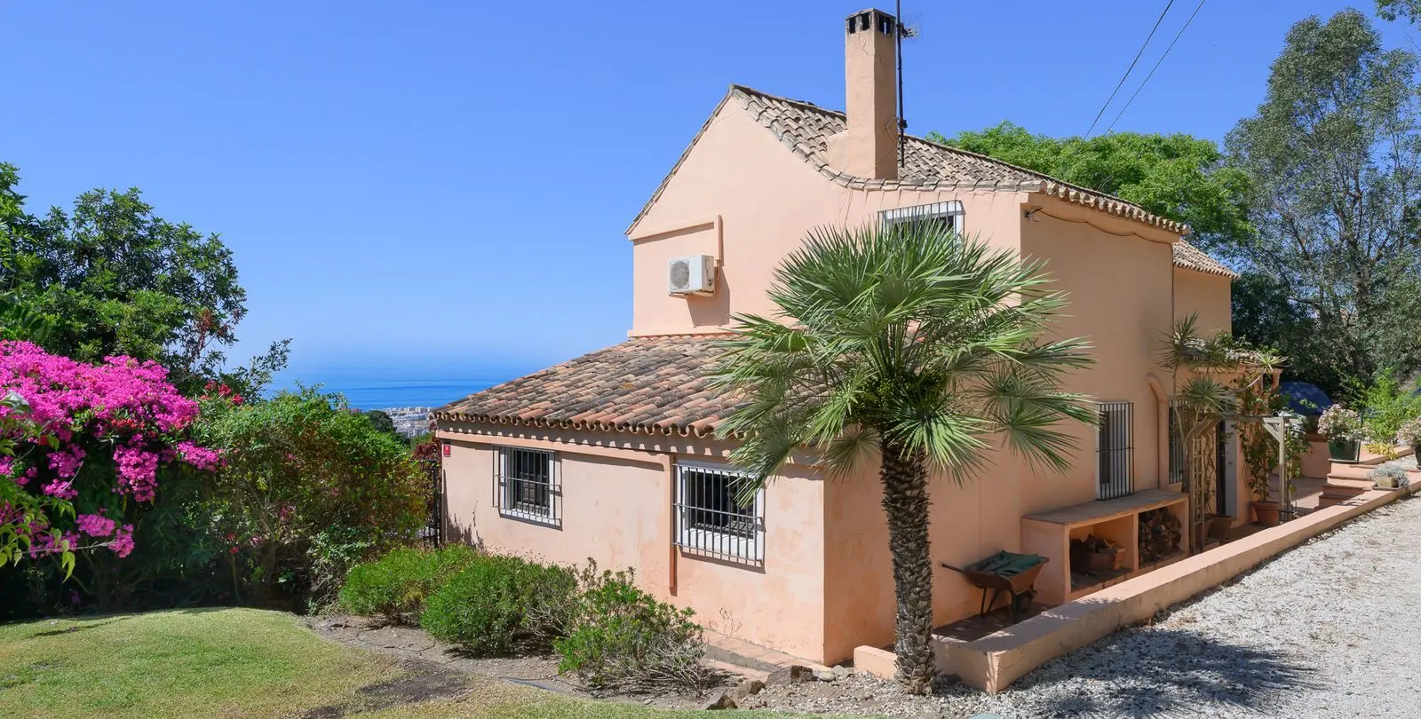 Продажа  отдельно стоящей виллы в Estepona 20