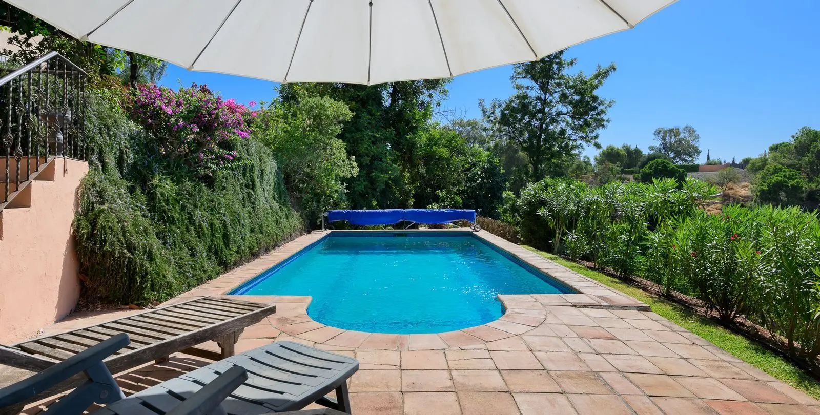 Продажа  отдельно стоящей виллы в Estepona 26