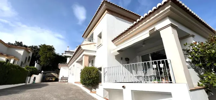 Venta de villa independiente en Sierrezuela 1