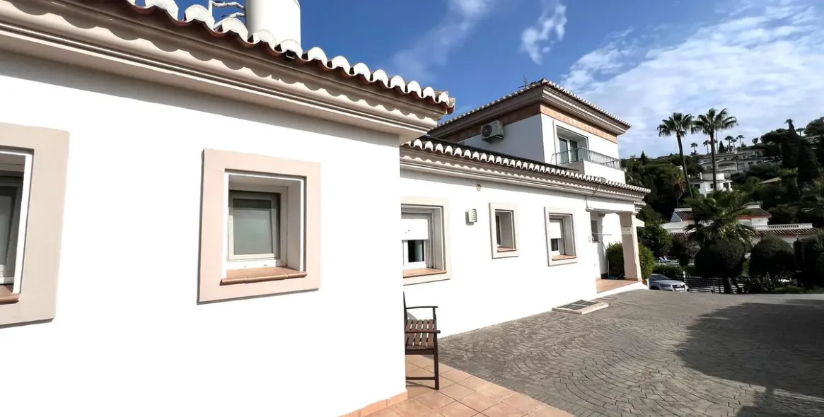 Sale of detached villa in Sierrezuela 3