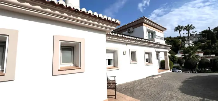 Venta de villa independiente en Sierrezuela 2