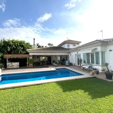 Venta de villa independiente en Sierrezuela