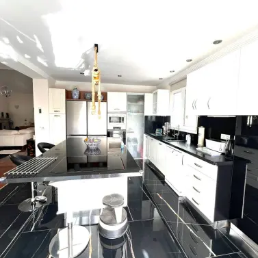 Venta de villa independiente en Sierrezuela