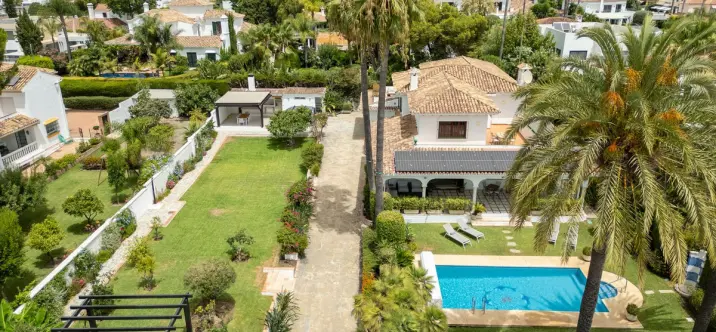 Venta de villa independiente en San Pedro de Alcántara 0