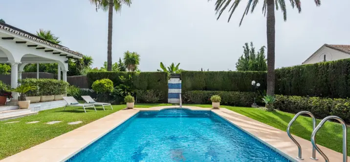 Venta de villa independiente en San Pedro de Alcántara 4