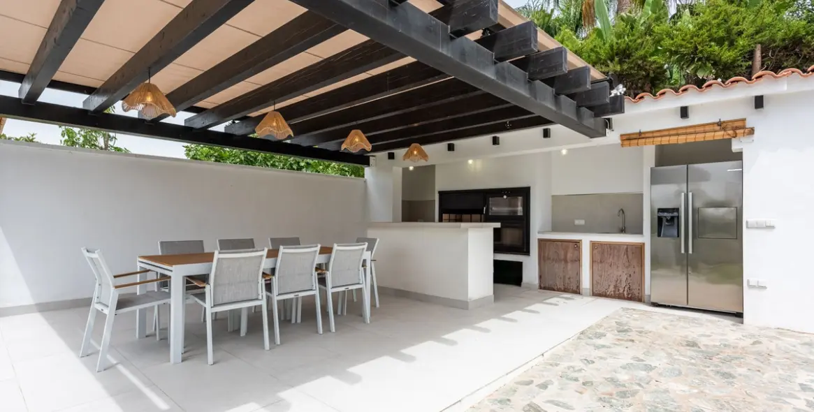 Sale of detached villa in San Pedro de Alcántara 11