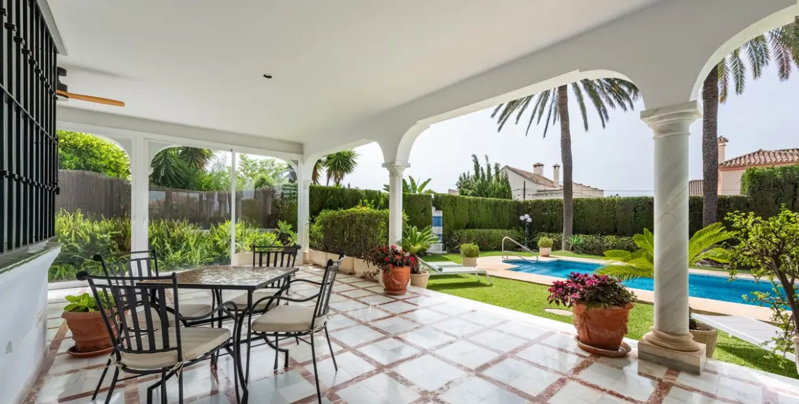 Sale of detached villa in San Pedro de Alcántara 13