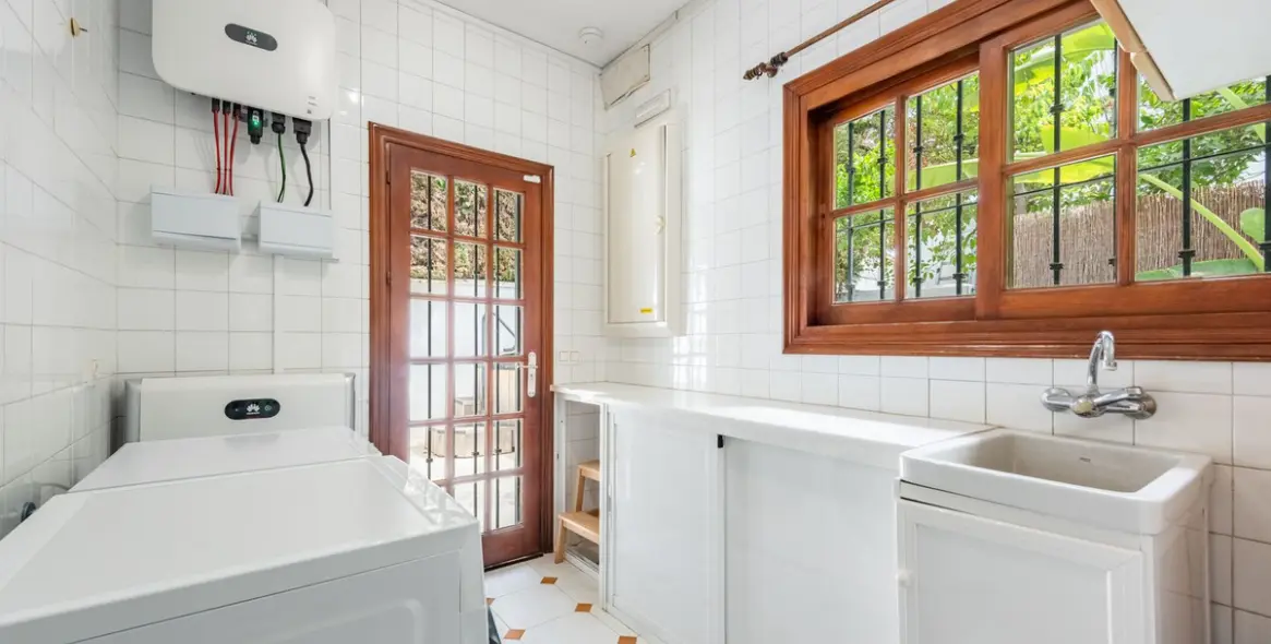 Sale of detached villa in San Pedro de Alcántara 25