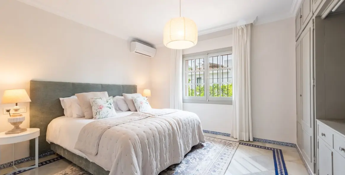 Sale of detached villa in San Pedro de Alcántara 34