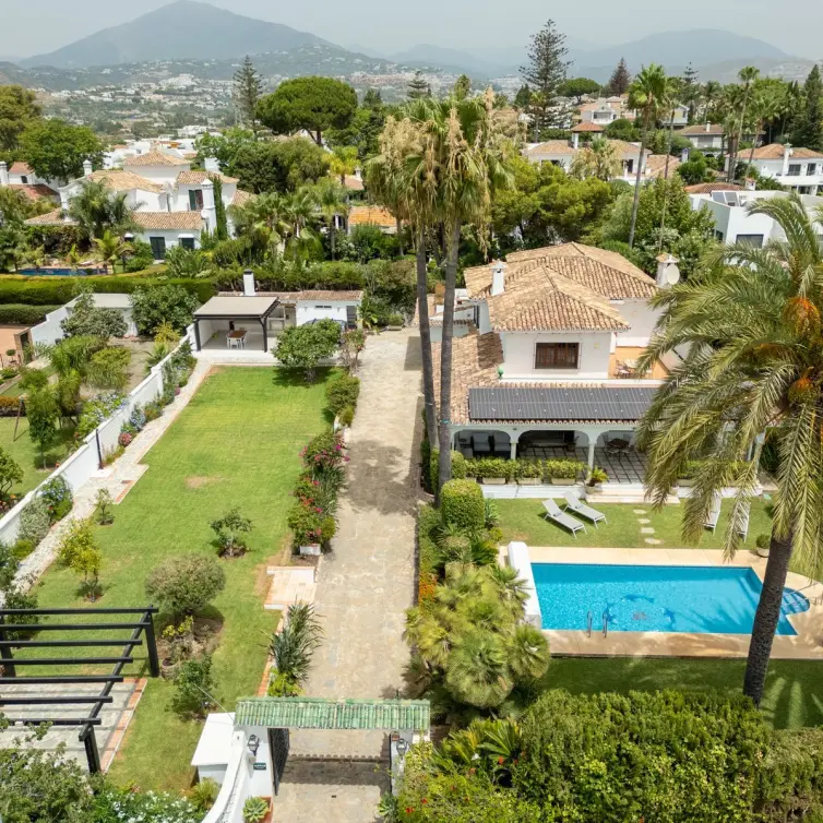 Продажа  отдельно стоящей виллы в San Pedro de Alcántara