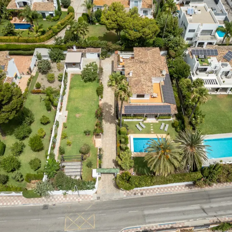 Продажа  отдельно стоящей виллы в San Pedro de Alcántara