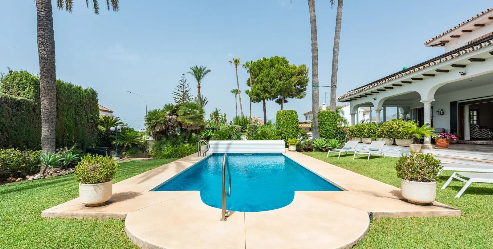 Продажа  отдельно стоящей виллы в San Pedro de Alcántara 5
