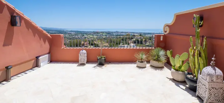 Venta de ático dúplex en Benahavís 2