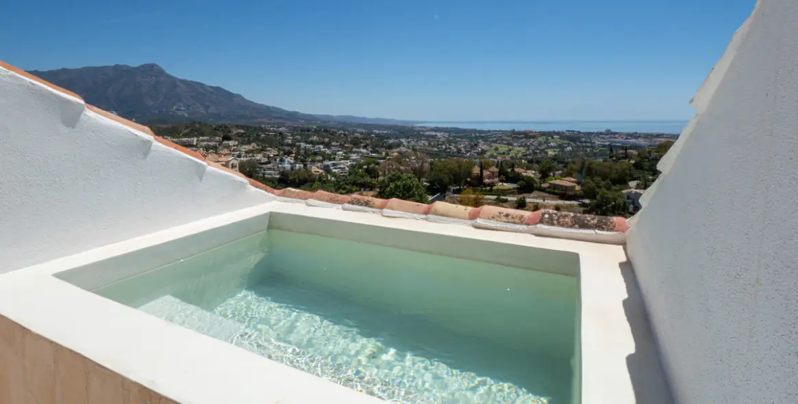 Venta de ático dúplex en Benahavís 5