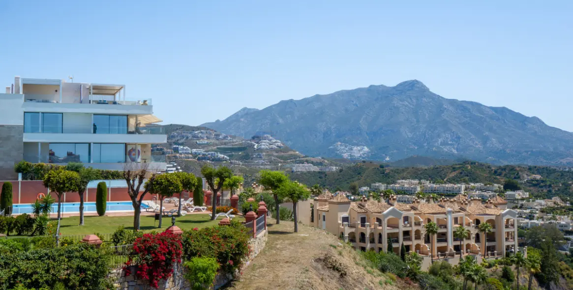 Venta de ático dúplex en Benahavís 18