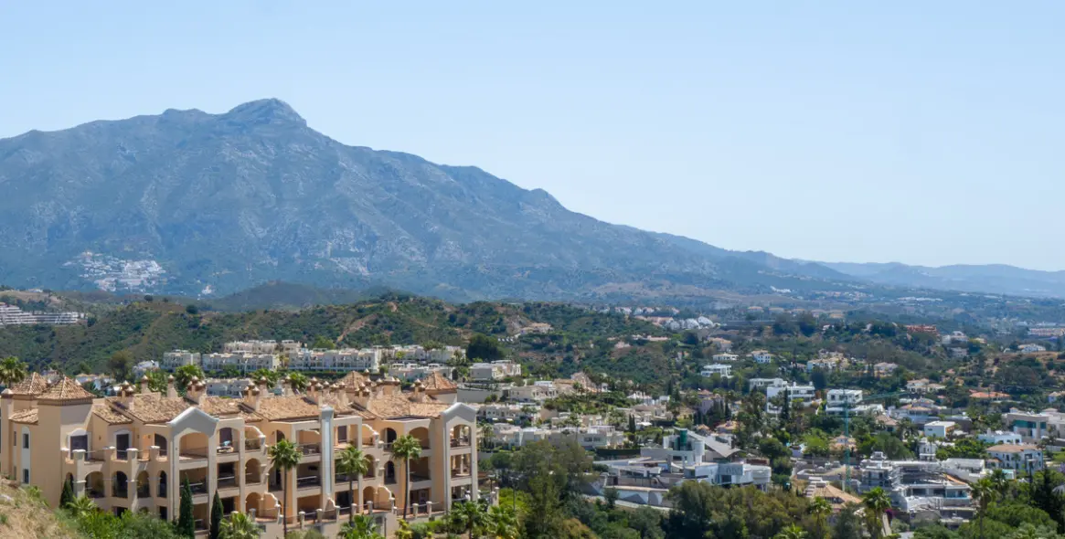 Venta de ático dúplex en Benahavís 25