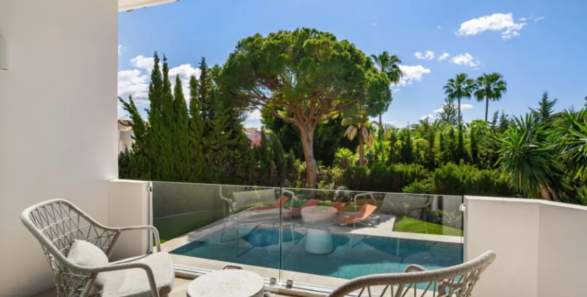Venta de villa independiente en Nueva Andalucía 6