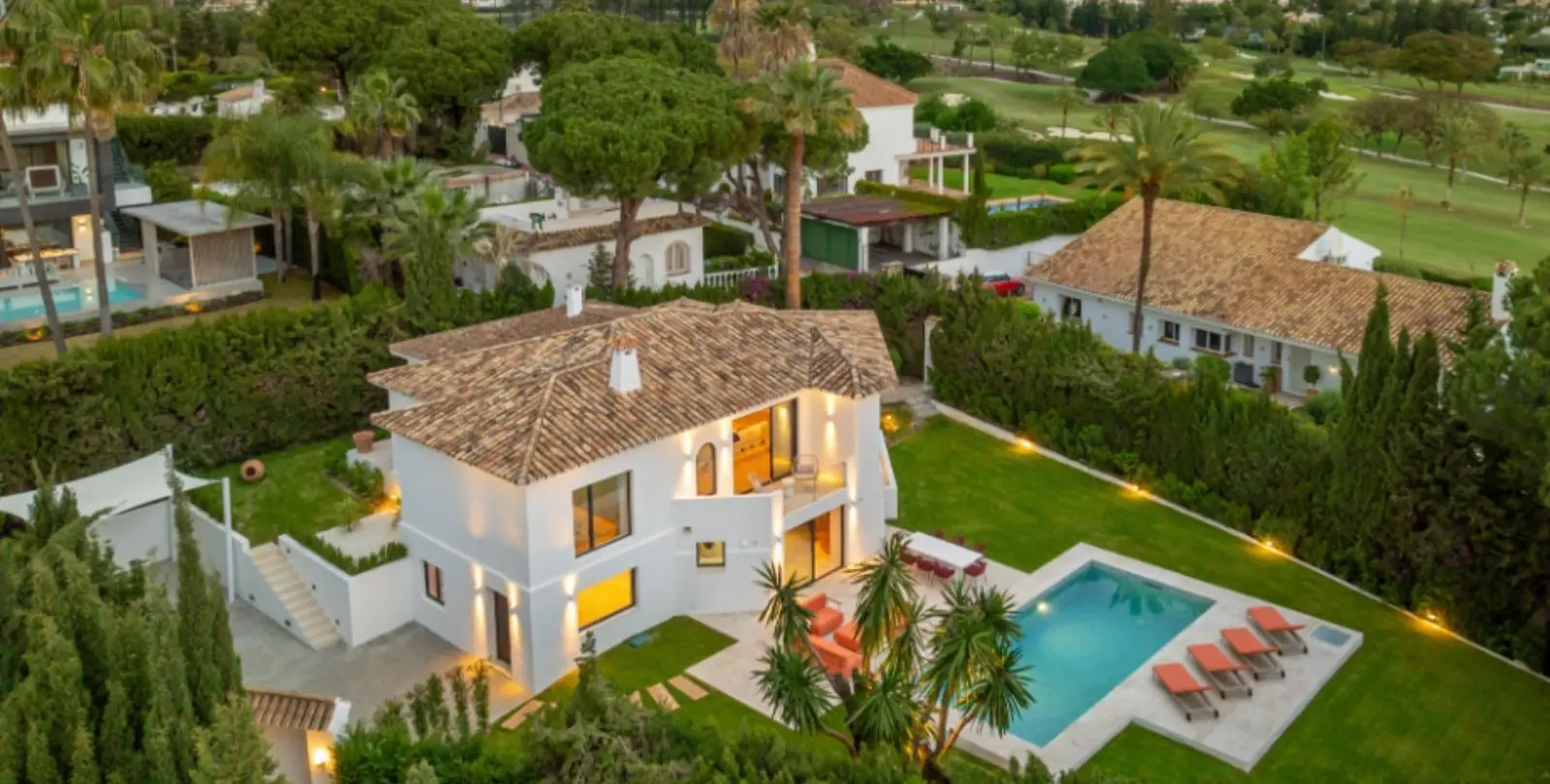 Продажа  отдельно стоящей виллы в Nueva Andalucía 1