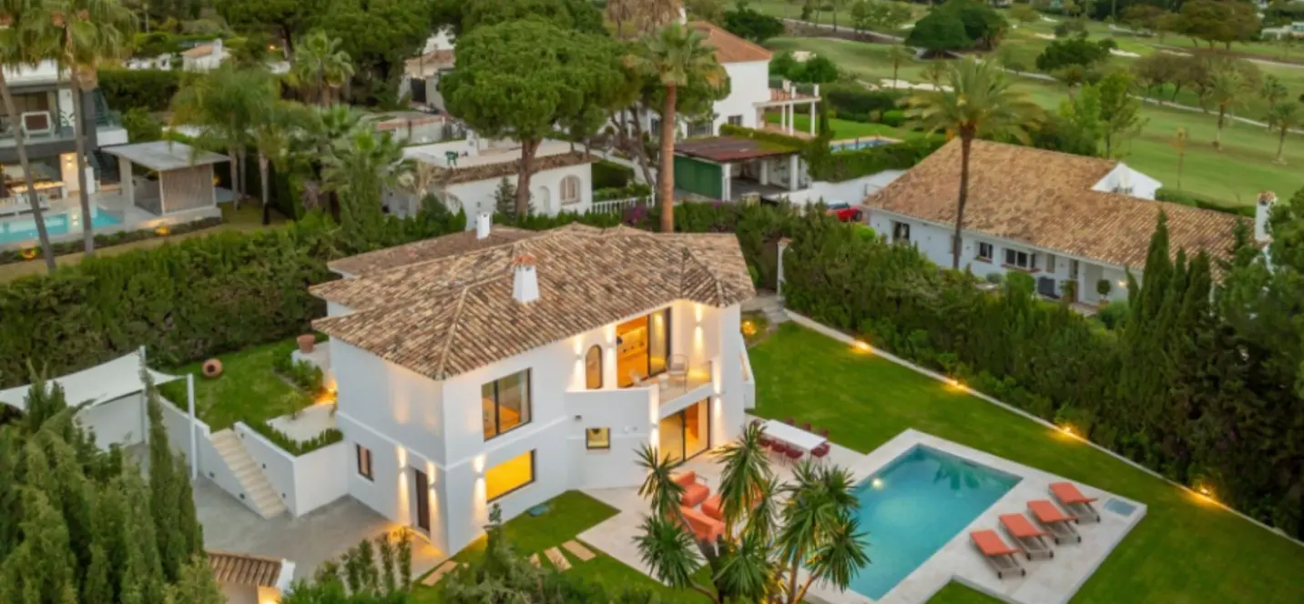 Продажа  отдельно стоящей виллы в Nueva Andalucía 0