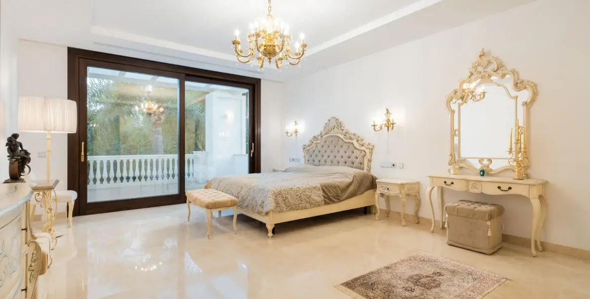 Продажа  отдельно стоящей виллы в Estepona 5