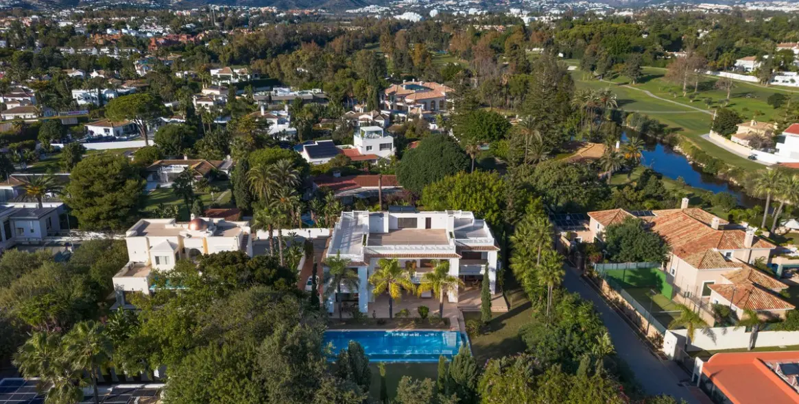 Продажа  отдельно стоящей виллы в Estepona 9