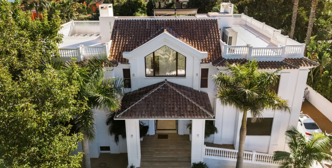 Продажа  отдельно стоящей виллы в Estepona 16