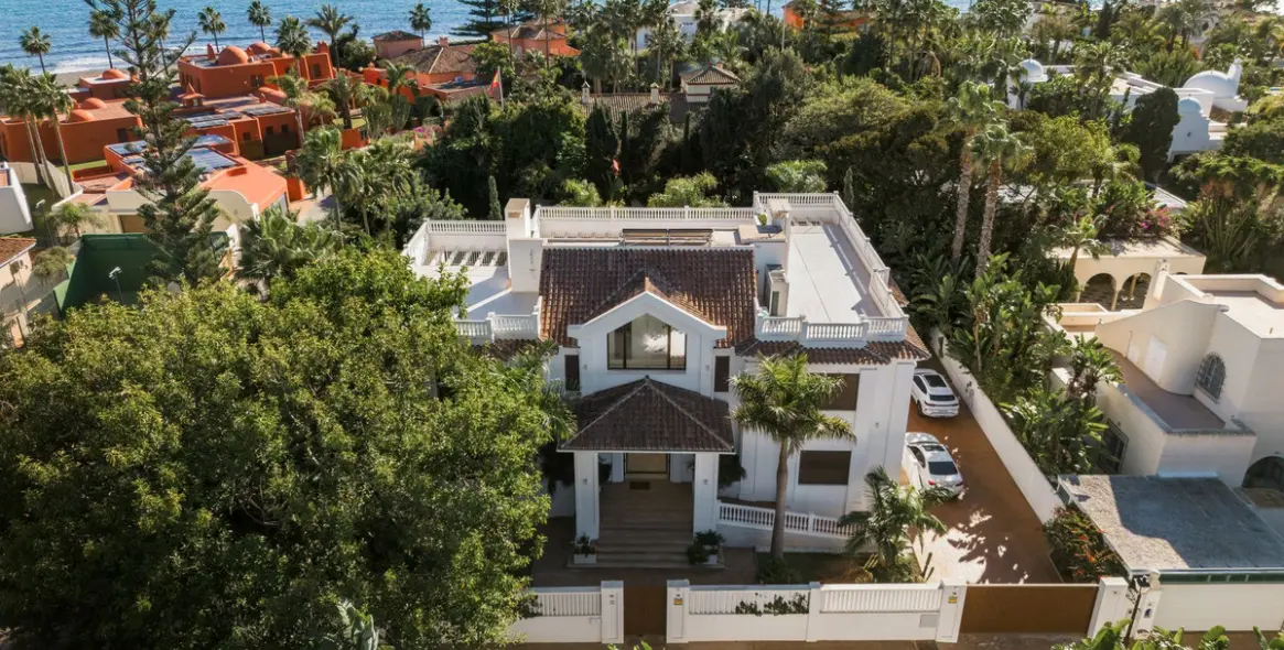 Продажа  отдельно стоящей виллы в Estepona 17