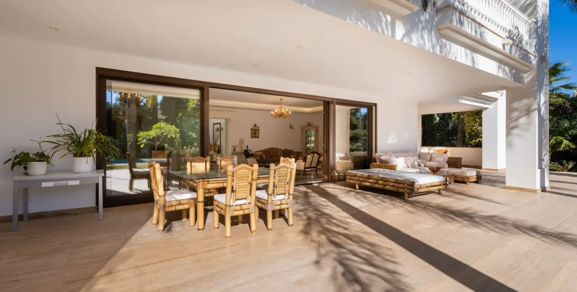 Продажа  отдельно стоящей виллы в Estepona 19