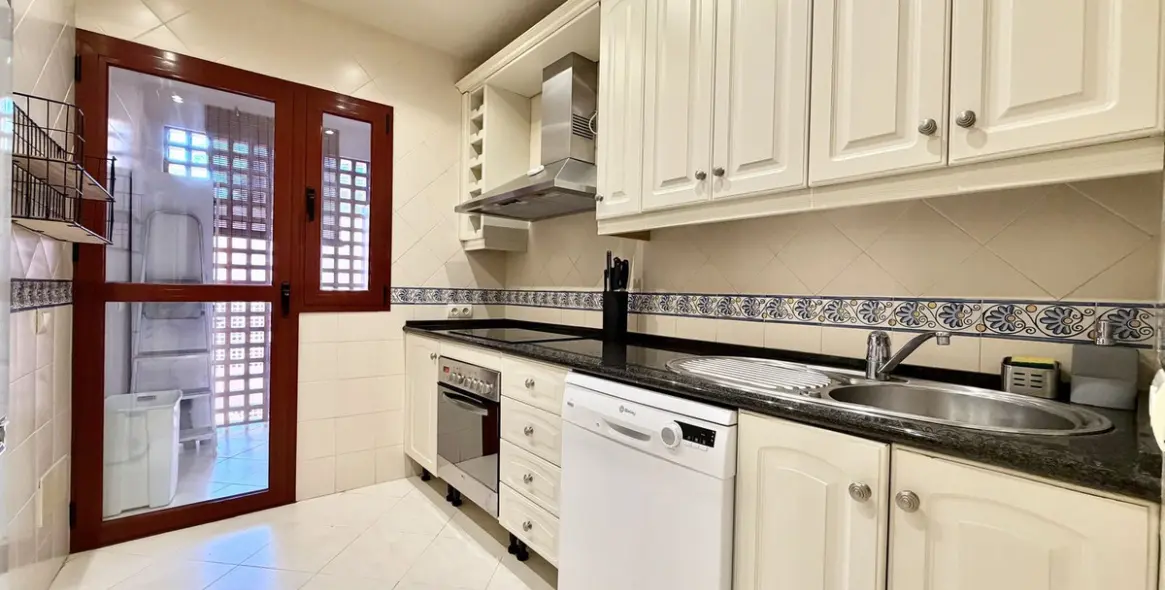 Долгосрочная аренда двухуровневого пентхауса в Elviria 5