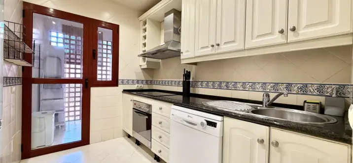 Alquiler a largo plazo de ático dúplex en Elviria 4