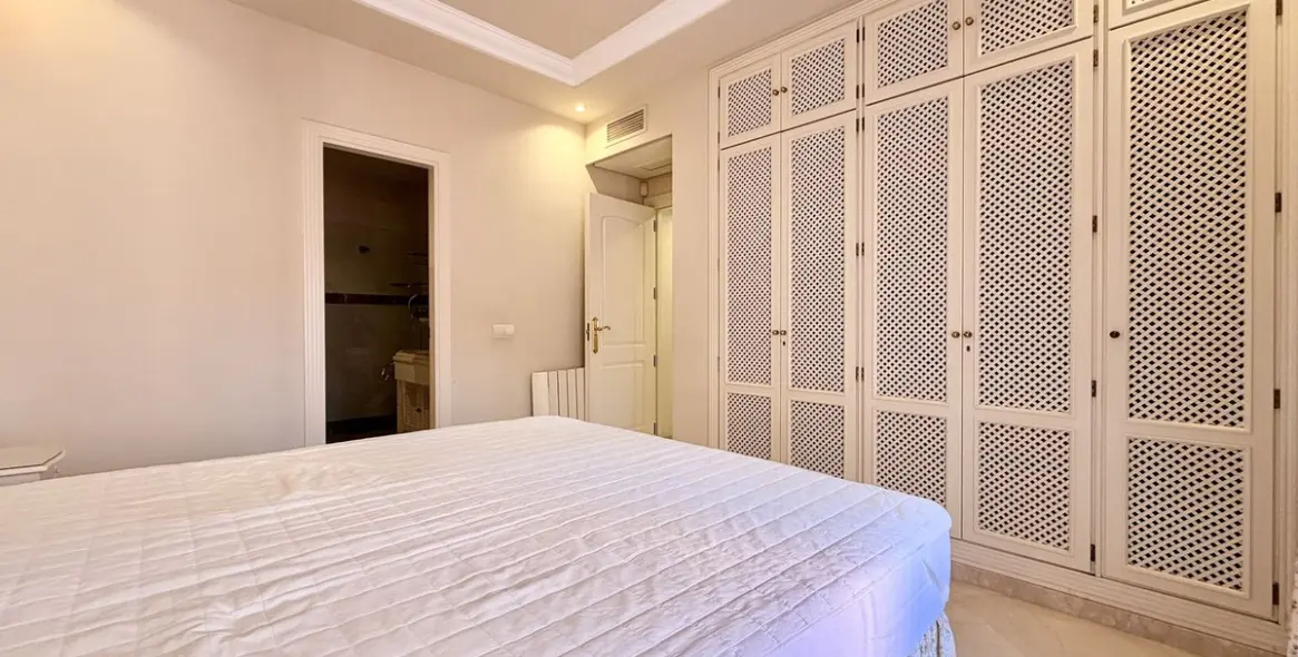 Долгосрочная аренда двухуровневого пентхауса в Elviria 19