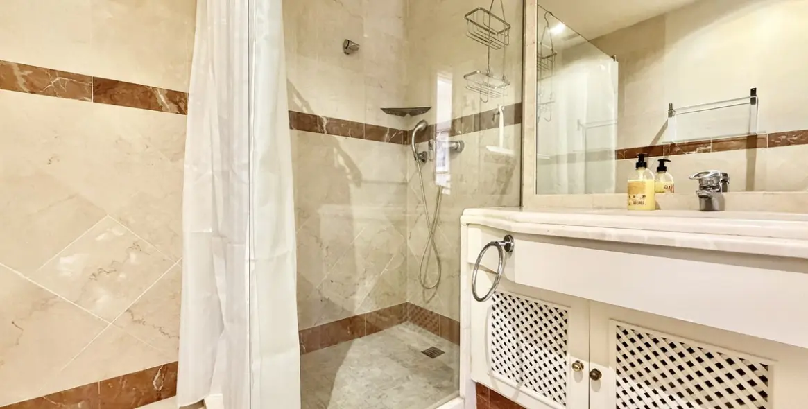 Долгосрочная аренда двухуровневого пентхауса в Elviria 21