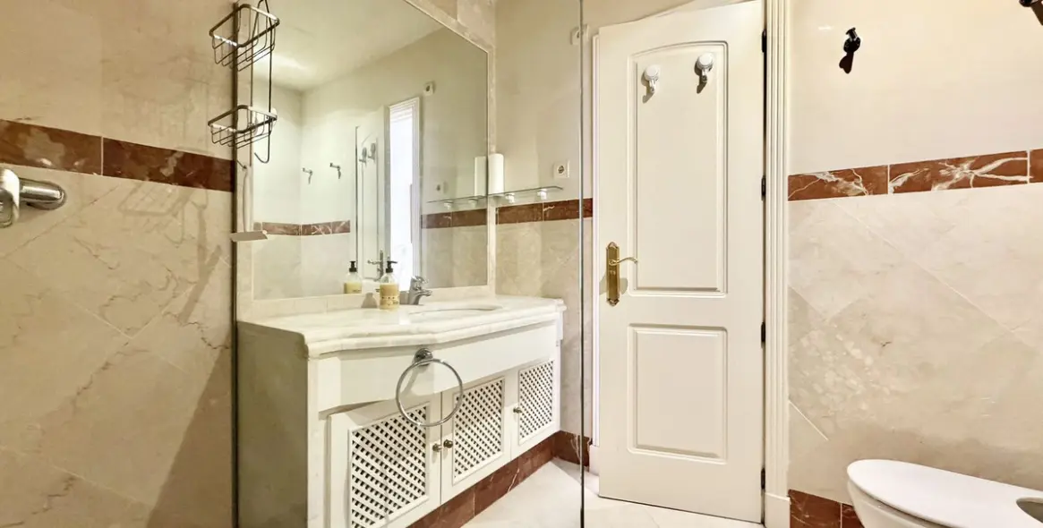 Долгосрочная аренда двухуровневого пентхауса в Elviria 22