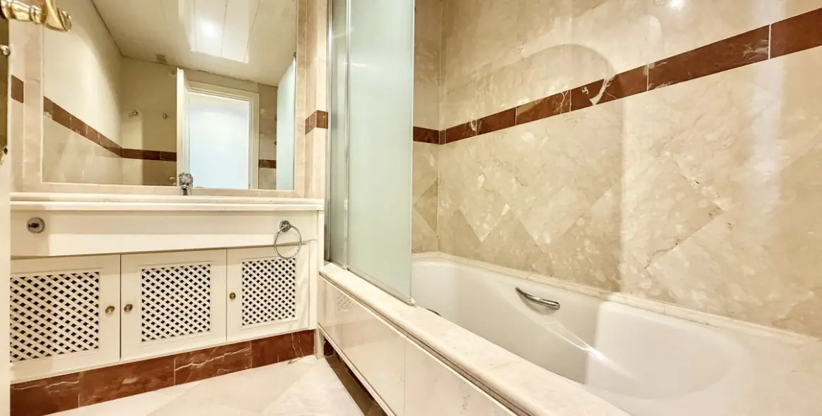 Долгосрочная аренда двухуровневого пентхауса в Elviria 26