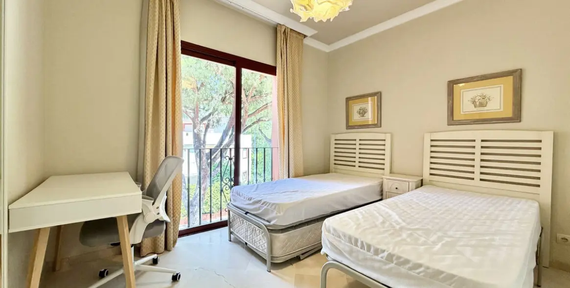 Долгосрочная аренда двухуровневого пентхауса в Elviria 29