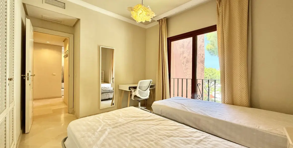 Долгосрочная аренда двухуровневого пентхауса в Elviria 32