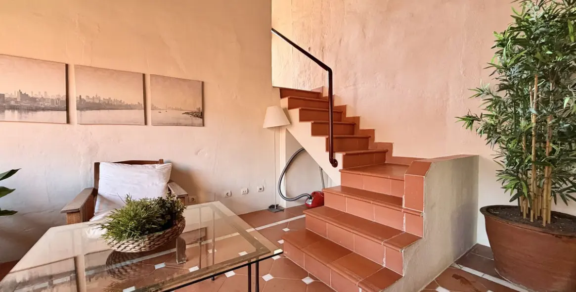 Долгосрочная аренда двухуровневого пентхауса в Elviria 36