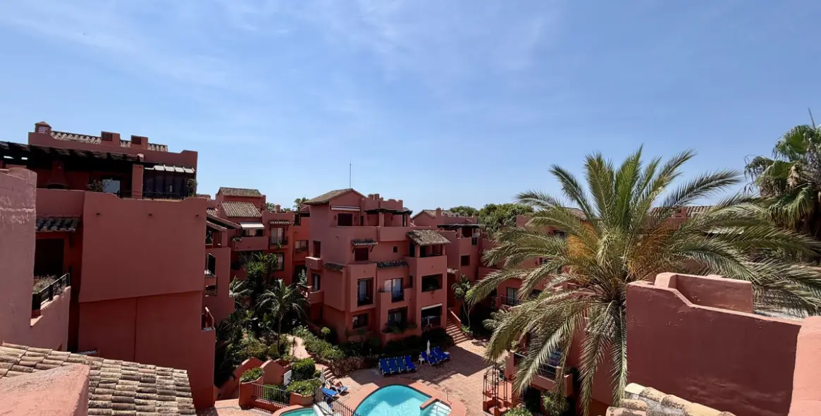 Долгосрочная аренда двухуровневого пентхауса в Elviria 51