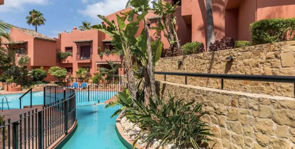 Долгосрочная аренда двухуровневого пентхауса в Elviria 53