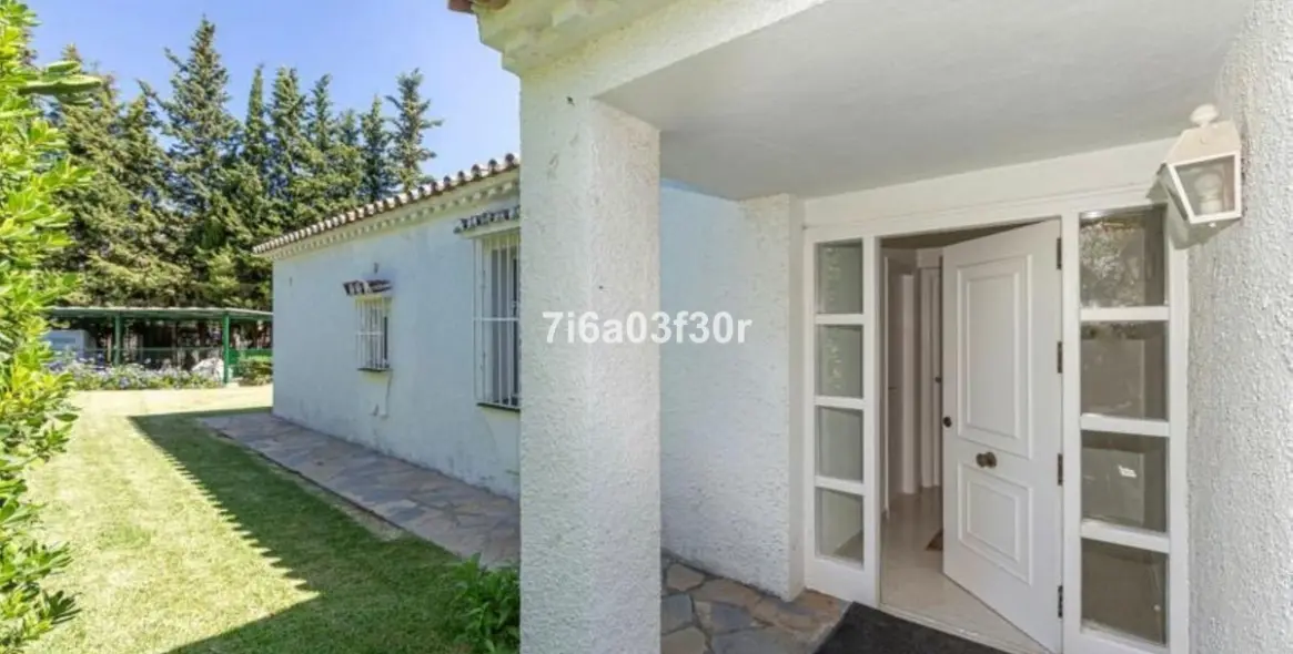 Long-term rent of detached villa in Guadalmina Alta 17