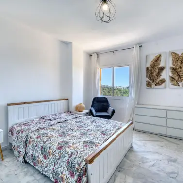 Alquiler a largo plazo de ático dúplex en Elviria