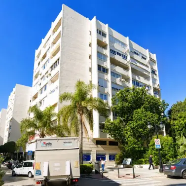Продажа апартаментов на среднем этаже в Marbella