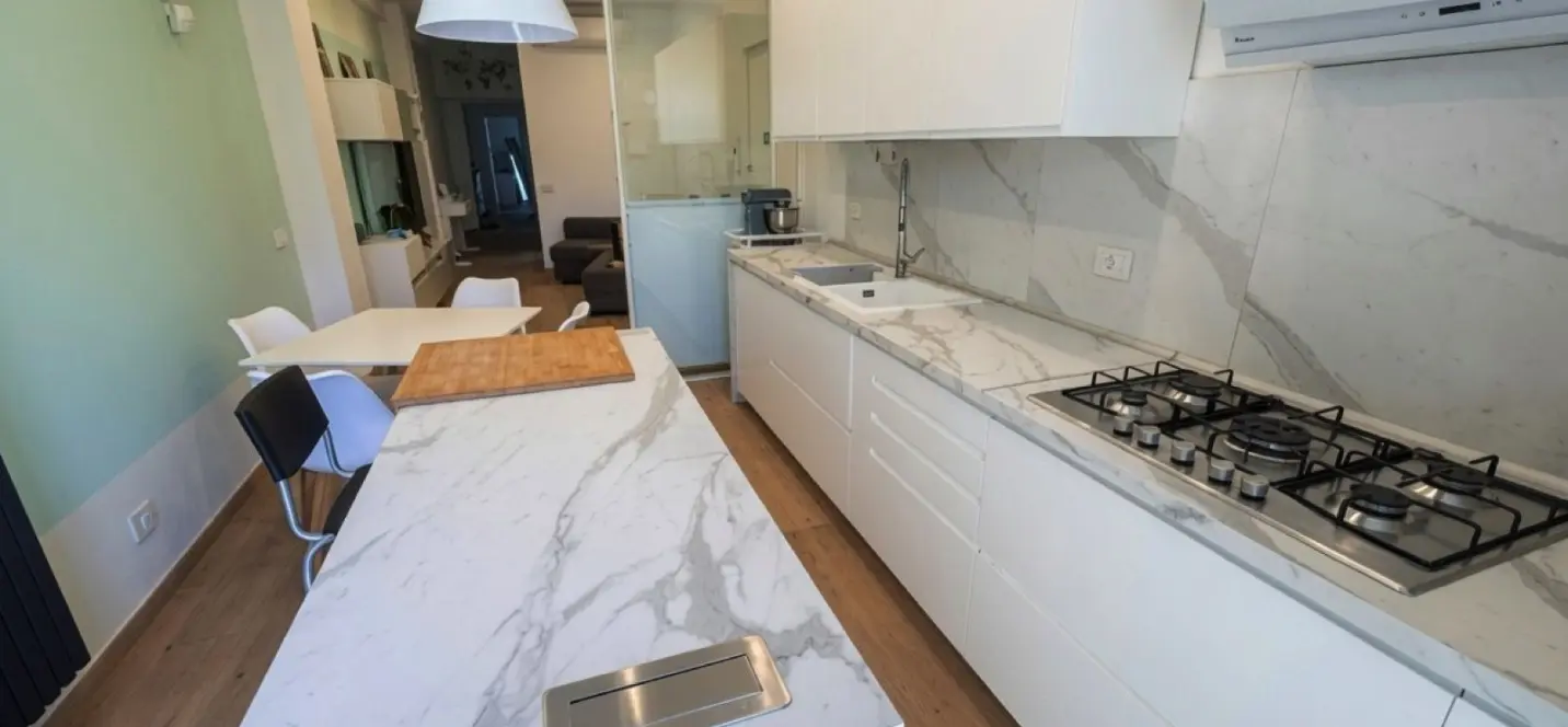 Sale of middle floor apartment in Marbella 2