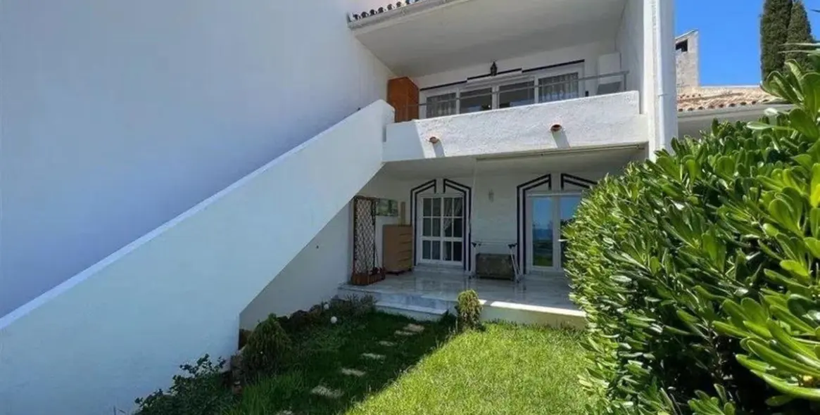 Sale of townhouse in Calahonda 3
