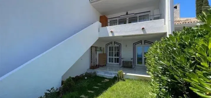 Sale of townhouse in Calahonda 2