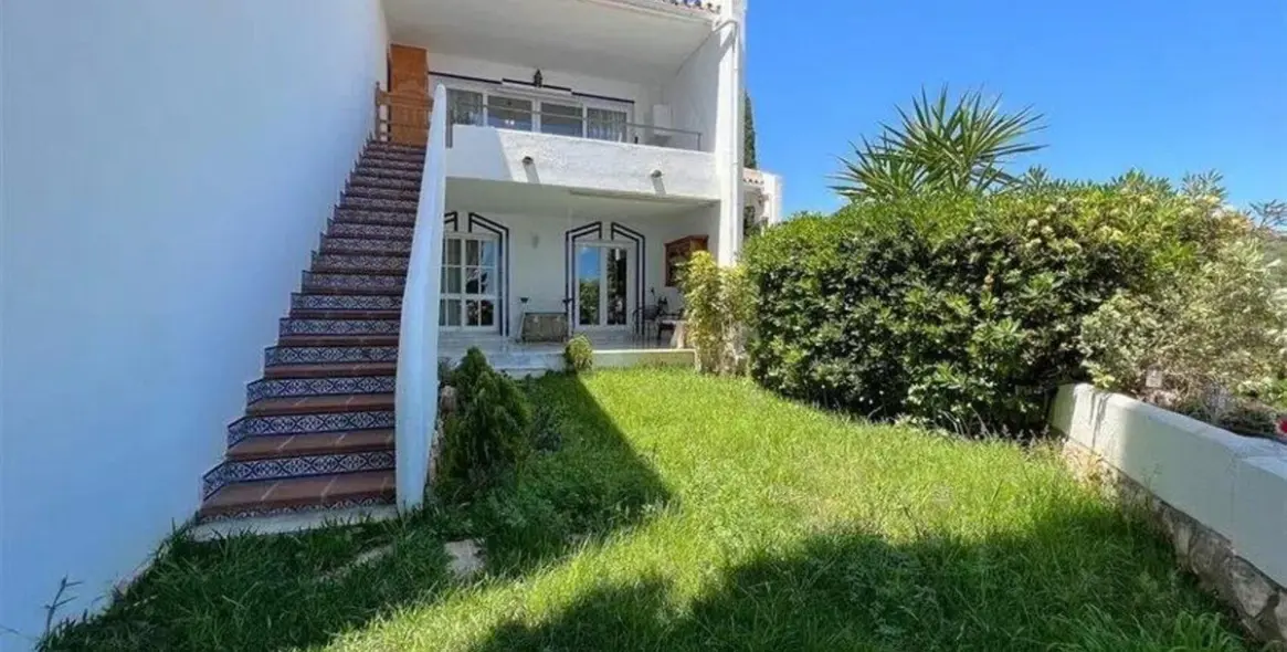 Sale of townhouse in Calahonda 4